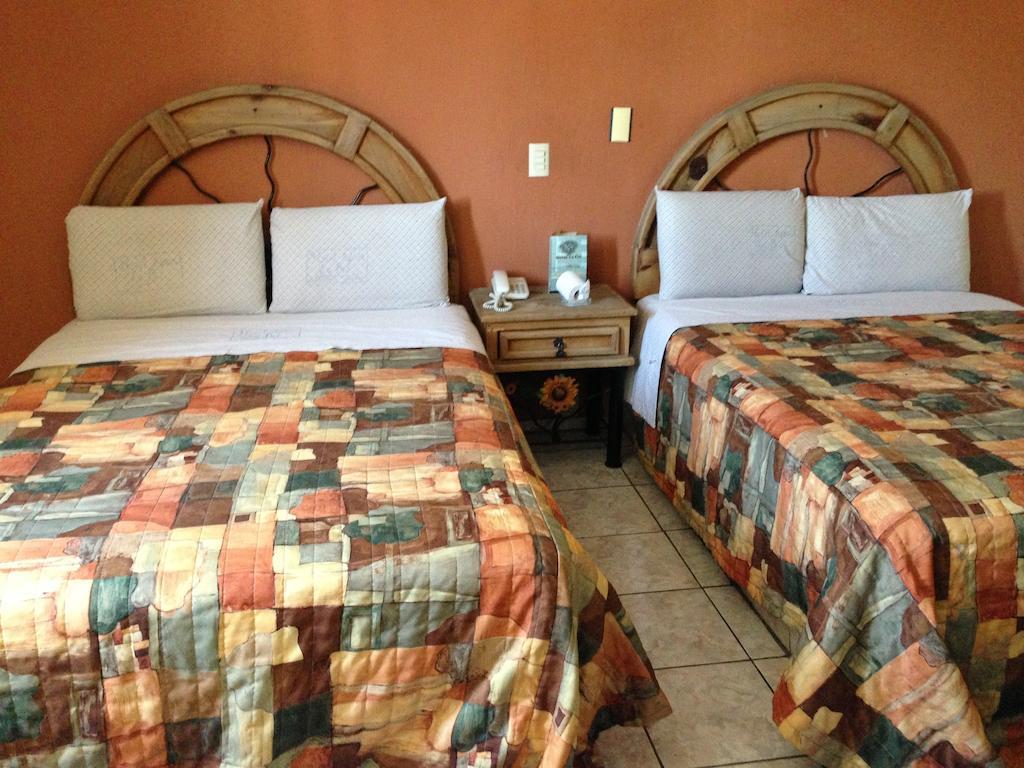 Hotel La Paz Guadalajara Zimmer foto